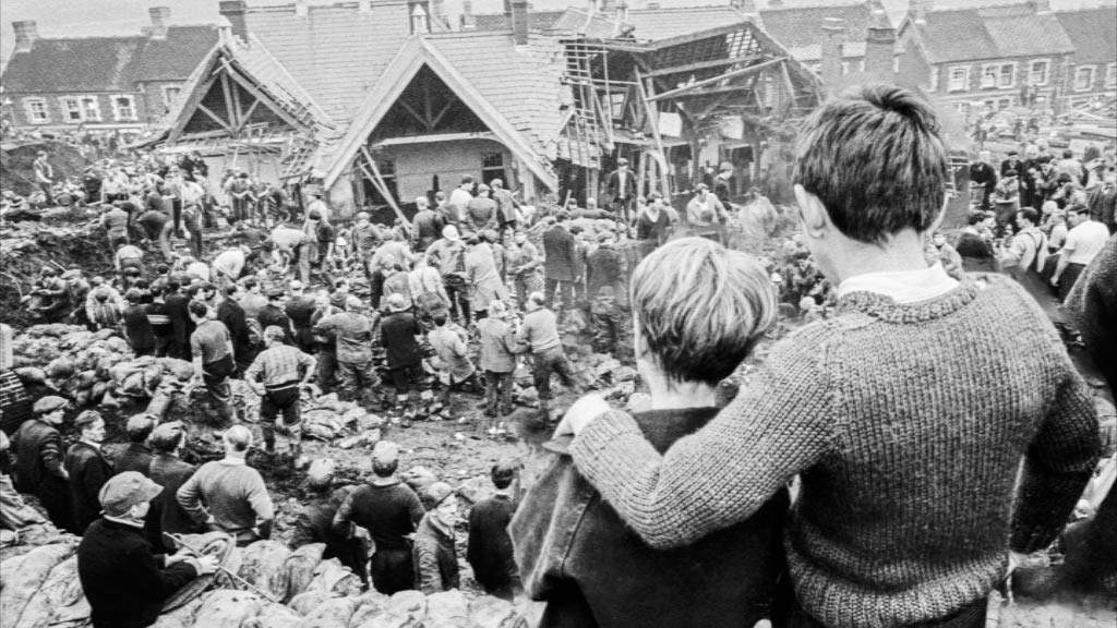 aberfan_boys_00004-mr_hsfsiz2.jpg